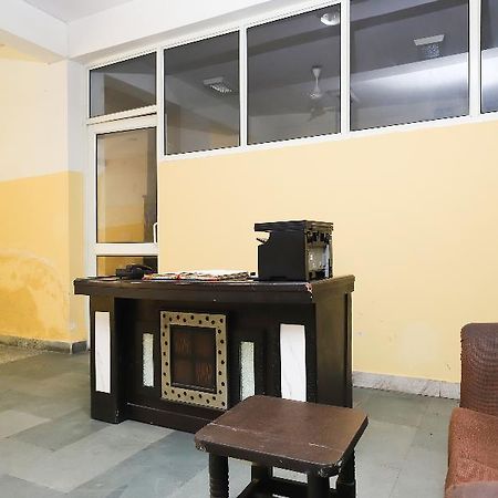 Oyo 28126 Charanpahari Hotel Nuova Delhi Esterno foto