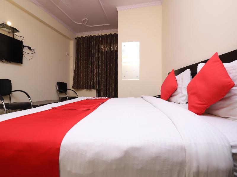 Oyo 28126 Charanpahari Hotel Nuova Delhi Esterno foto