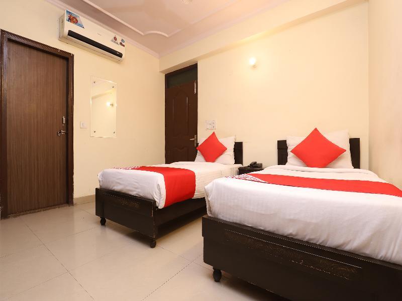 Oyo 28126 Charanpahari Hotel Nuova Delhi Esterno foto