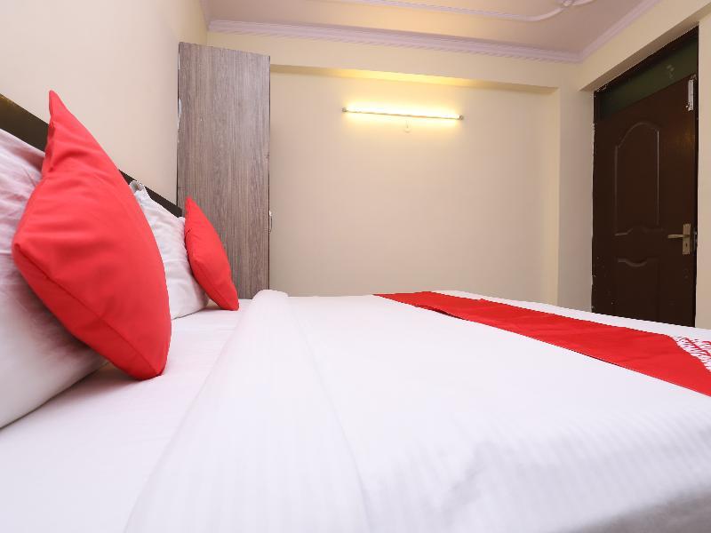 Oyo 28126 Charanpahari Hotel Nuova Delhi Esterno foto