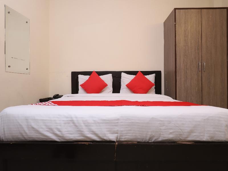 Oyo 28126 Charanpahari Hotel Nuova Delhi Esterno foto